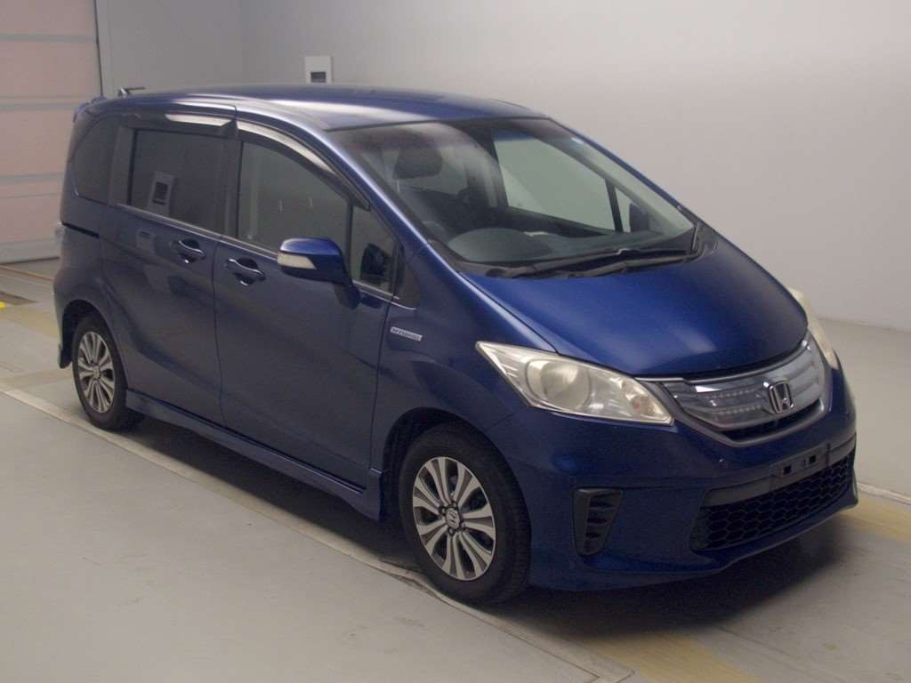 2011 Honda Freed hybrid GP3[2]