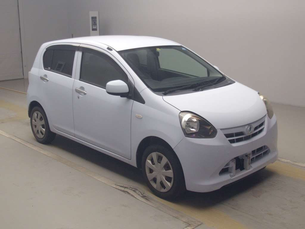 2011 Daihatsu Mira es LA300S[2]