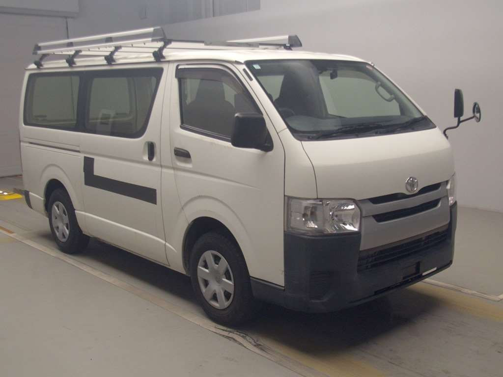 2015 Toyota Regiusace Van TRH200V[2]