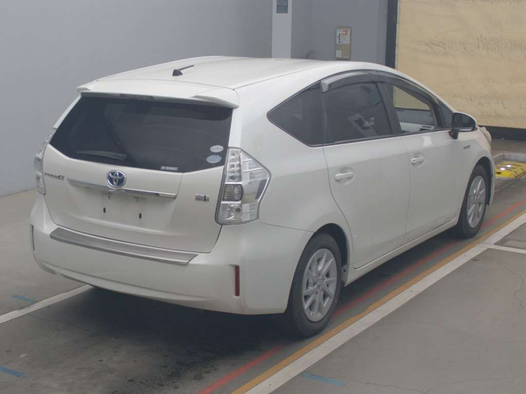 2012 Toyota Prius alpha ZVW41W[1]