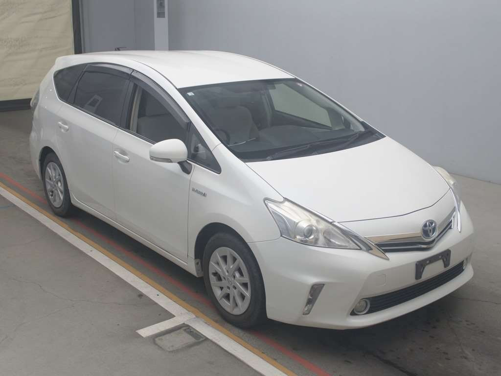 2012 Toyota Prius alpha ZVW41W[2]