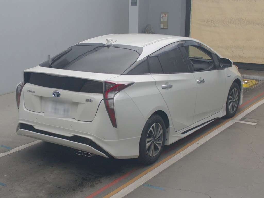 2017 Toyota Prius ZVW50[1]