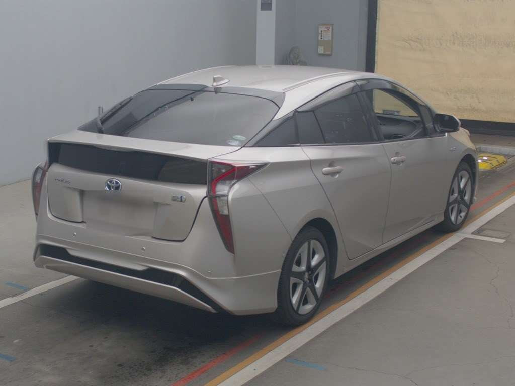 2017 Toyota Prius ZVW51[1]