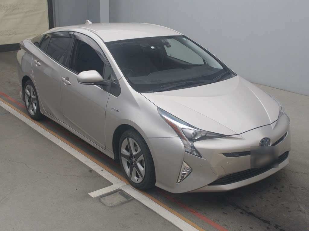 2017 Toyota Prius ZVW51[2]