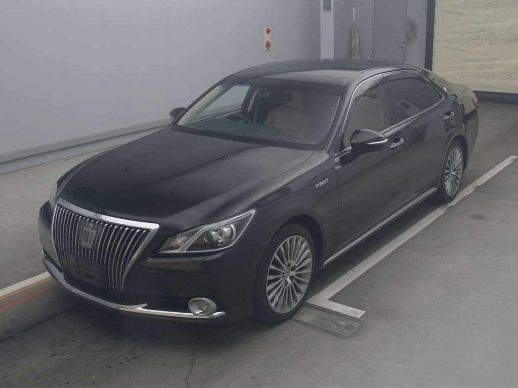 2014 Toyota Crown Majesta GWS214[0]