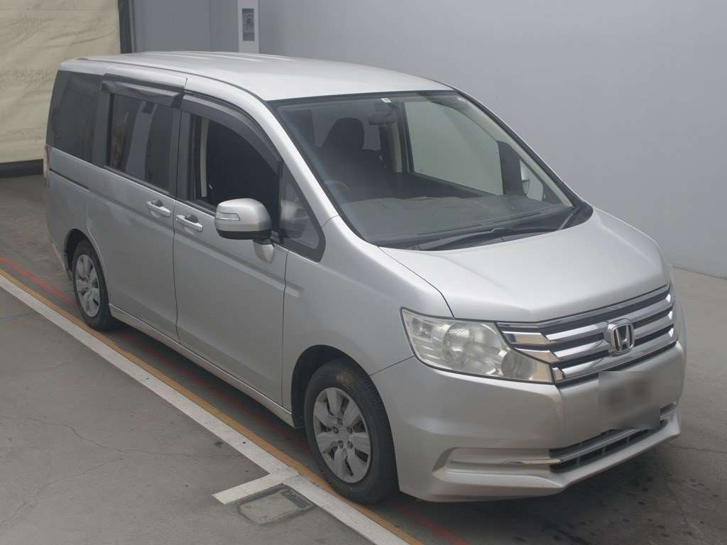 2013 Honda Step WGN RK1[2]