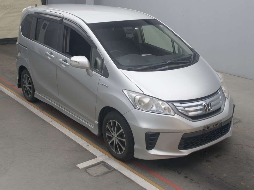 2014 Honda Freed hybrid GP3[2]