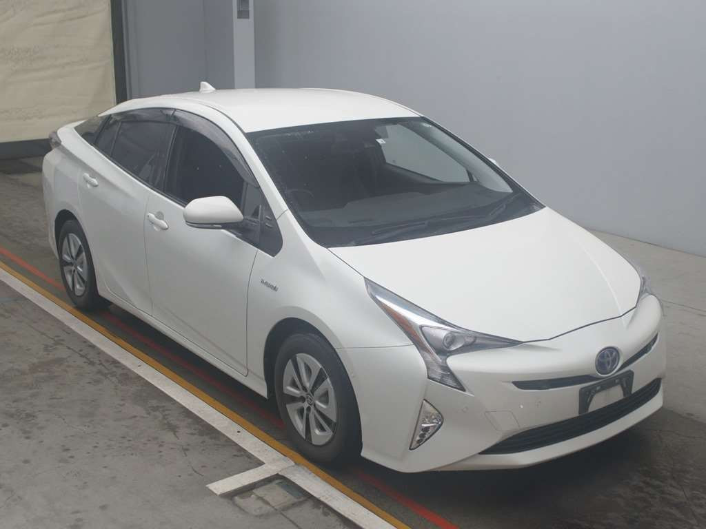 2016 Toyota Prius ZVW51[2]