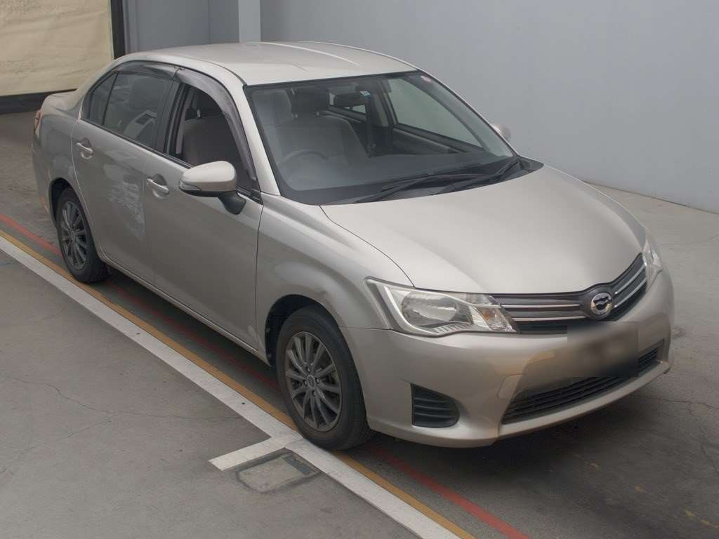 2013 Toyota Corolla Axio NZE161[2]