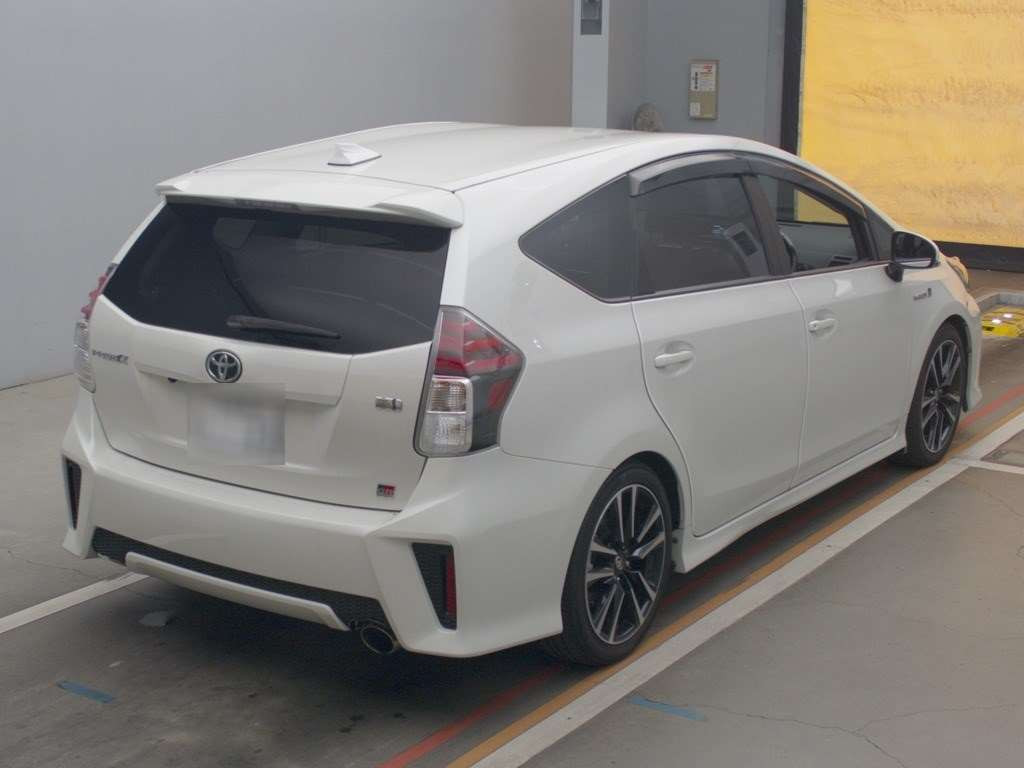 2019 Toyota Prius alpha ZVW41W[1]