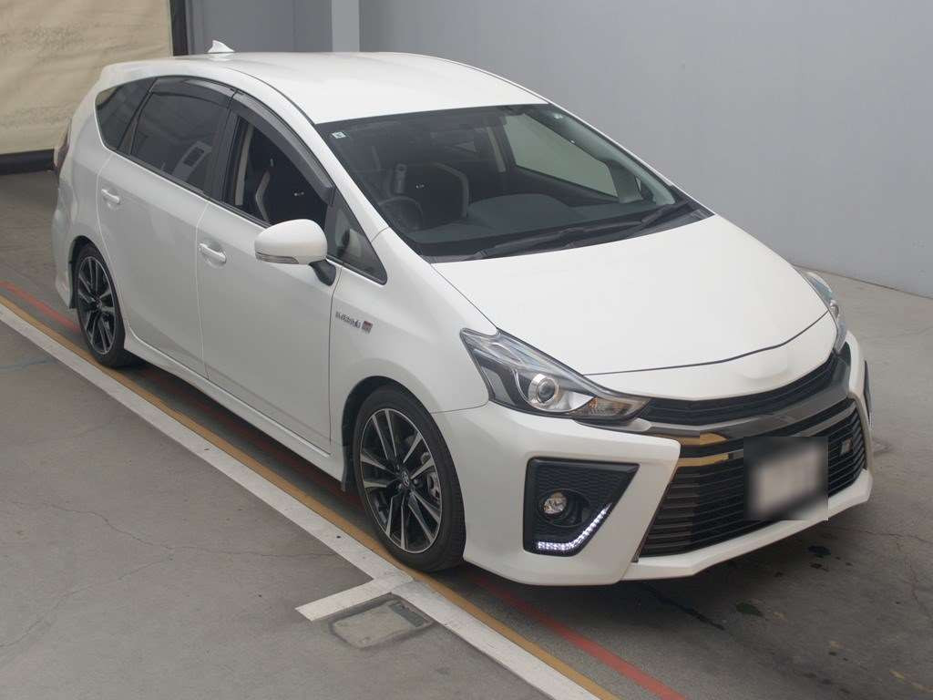 2019 Toyota Prius alpha ZVW41W[2]