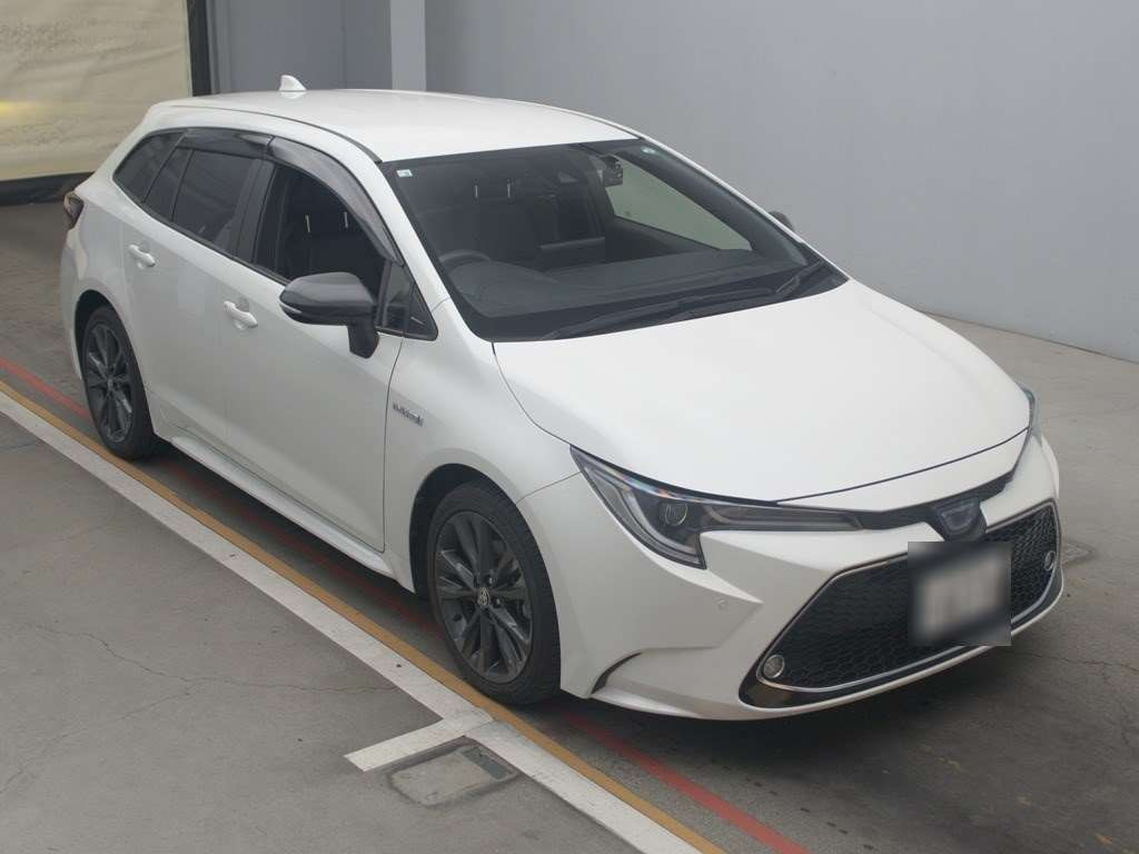 2020 Toyota Corolla Touring Wagon ZWE211W[2]