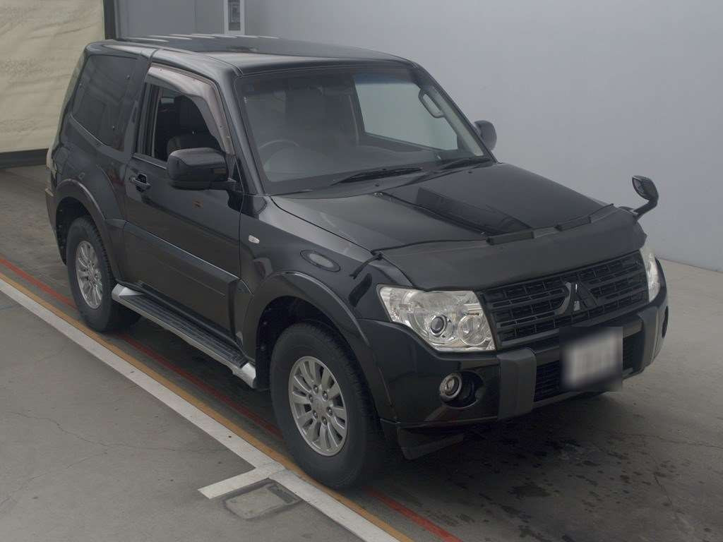 2010 Mitsubishi Pajero V83W[2]