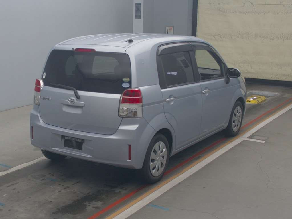 2015 Toyota Spade NSP141[1]