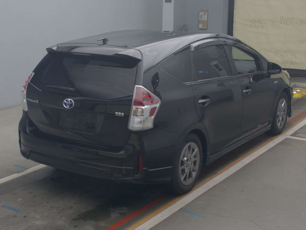 2016 Toyota Prius alpha ZVW40W[1]