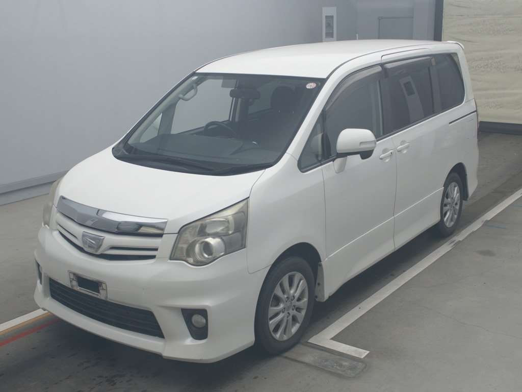 2010 Toyota Noah ZRR70W[0]