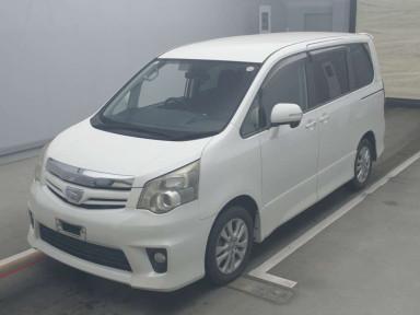 2010 Toyota Noah