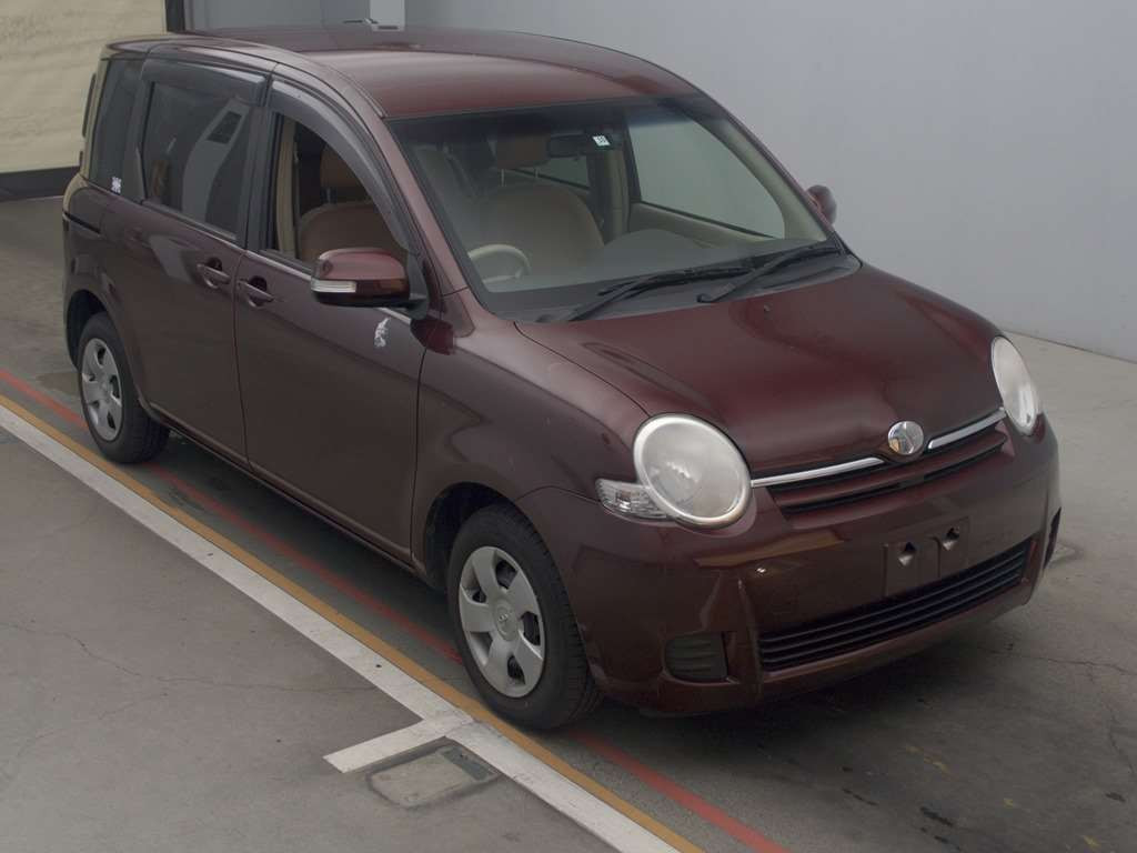 2011 Toyota Sienta NCP81G[2]