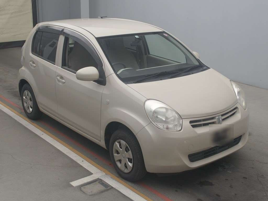 2011 Toyota Passo KGC30[2]