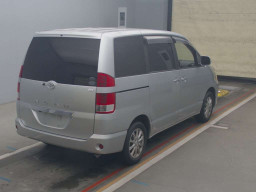 2005 Toyota Noah