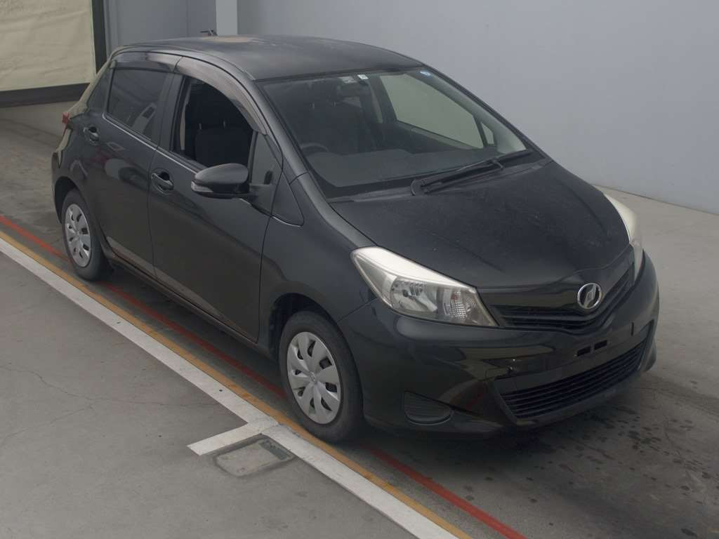 2013 Toyota Vitz NSP130[2]