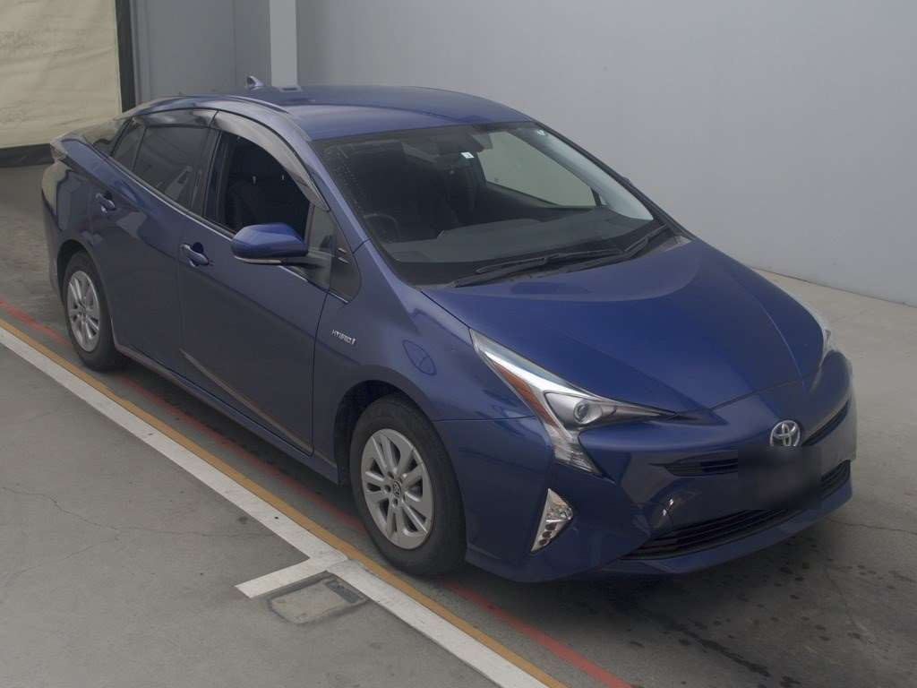 2018 Toyota Prius ZVW55[2]