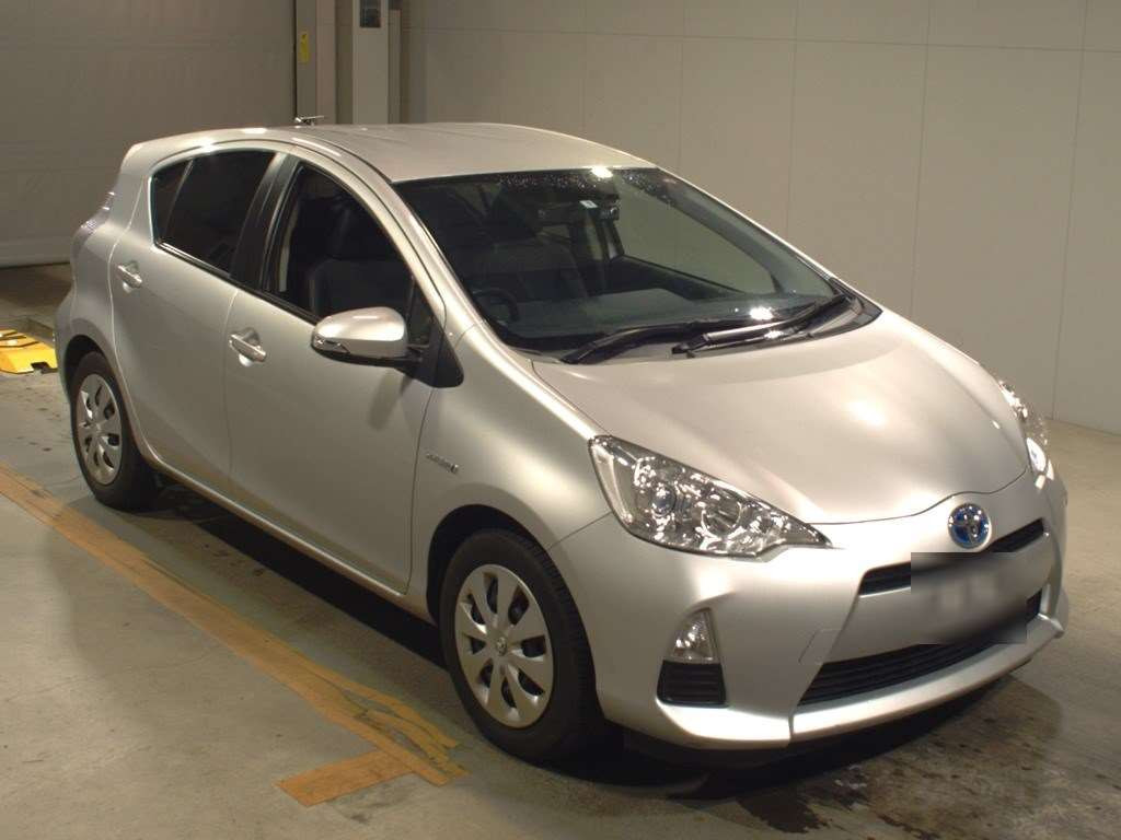 2015 Toyota Aqua NHP10[2]