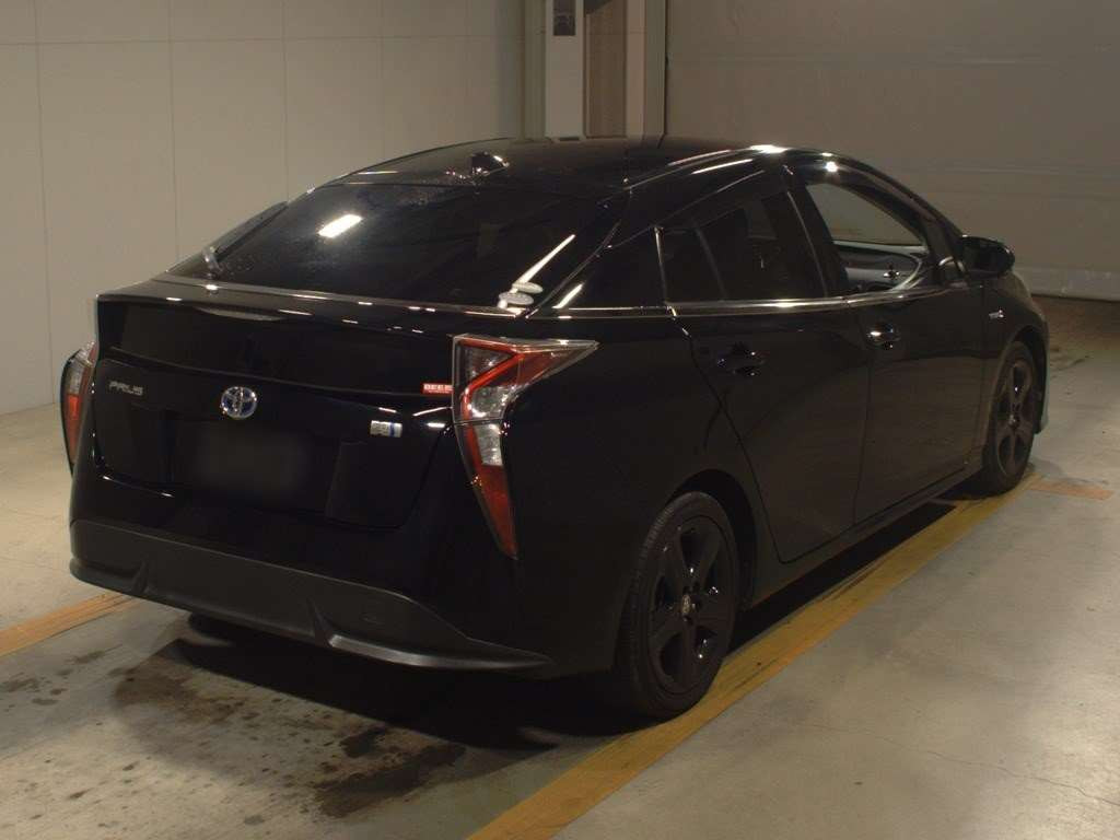 2017 Toyota Prius ZVW50[1]