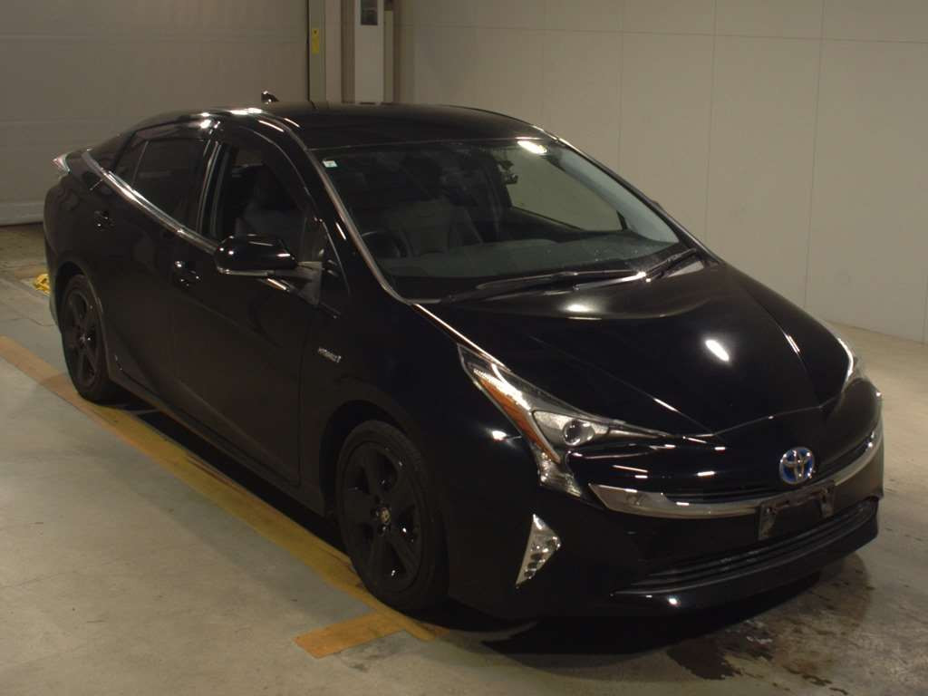 2017 Toyota Prius ZVW50[2]