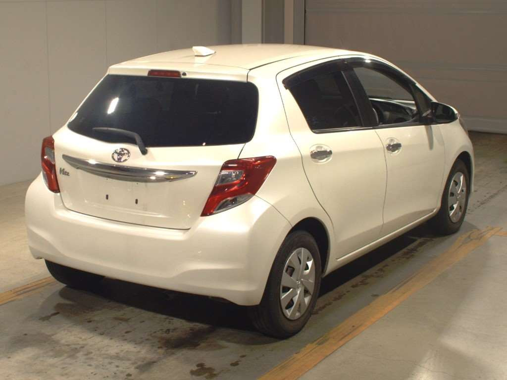 2016 Toyota Vitz NSP130[1]