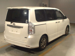 2011 Toyota Voxy