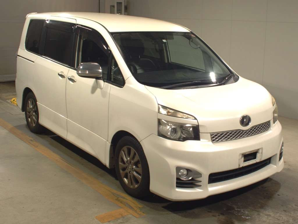 2011 Toyota Voxy ZRR70W[2]