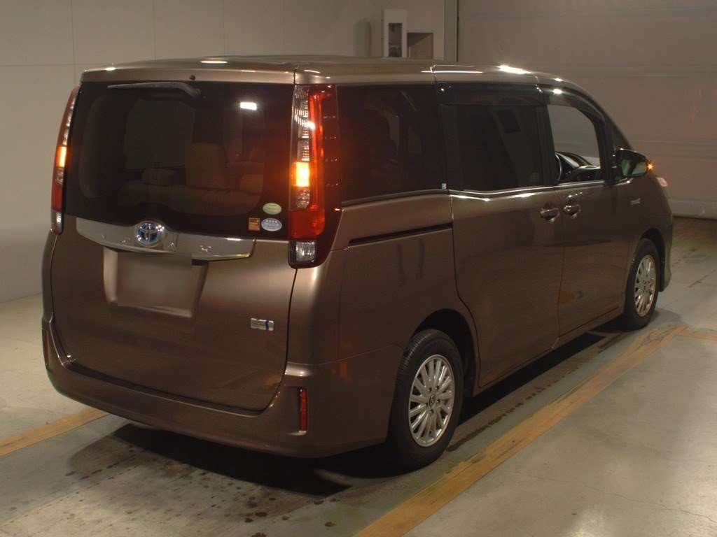 2014 Toyota Noah ZWR80G[1]