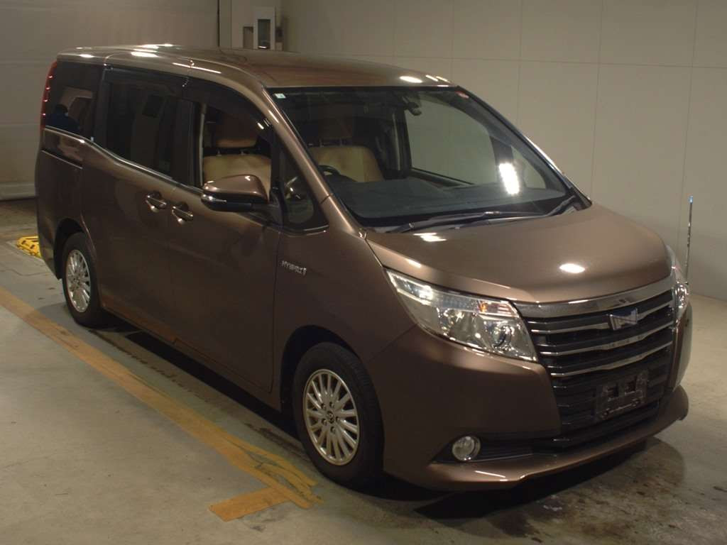 2014 Toyota Noah ZWR80G[2]