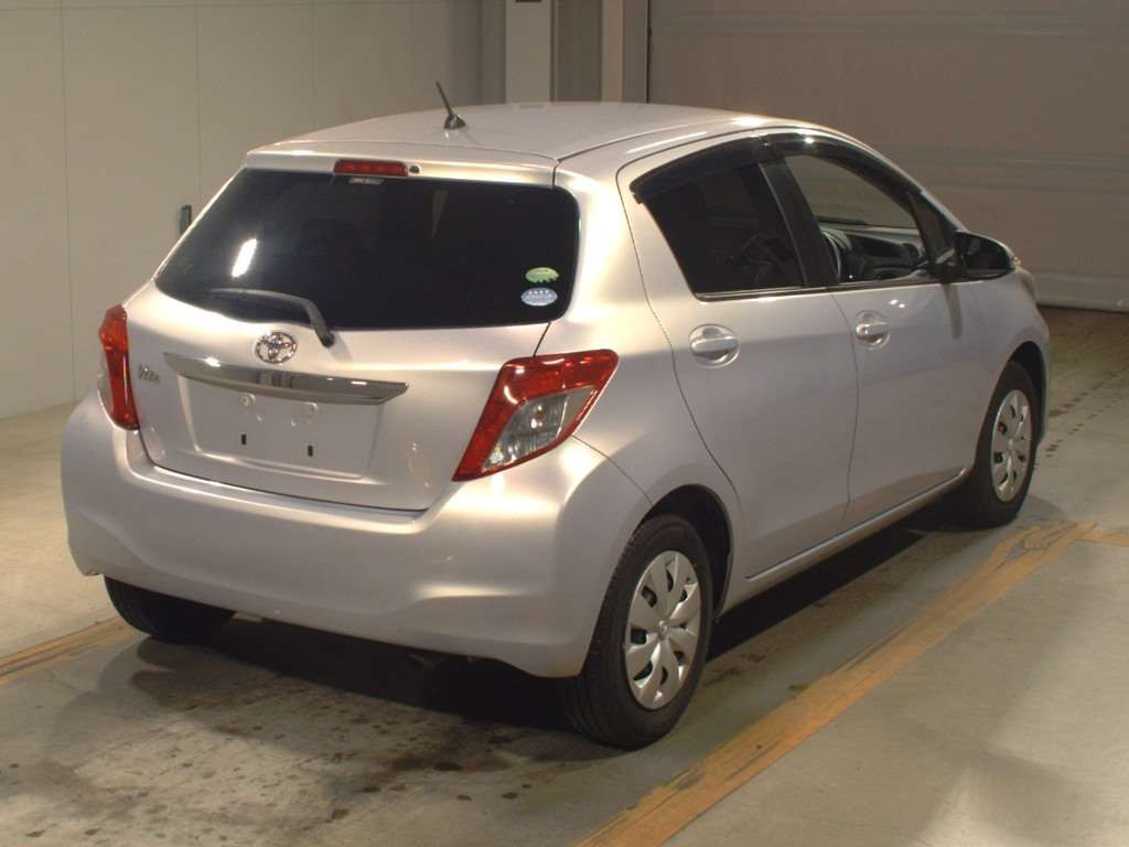 2013 Toyota Vitz NSP130[1]