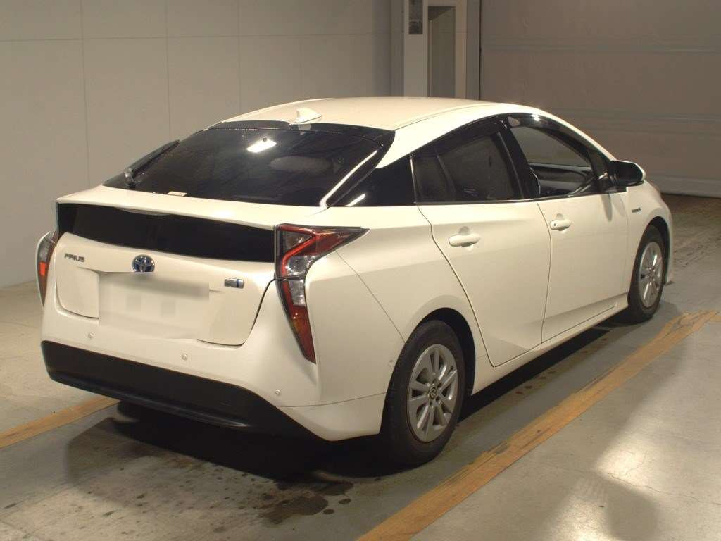 2017 Toyota Prius ZVW50[1]