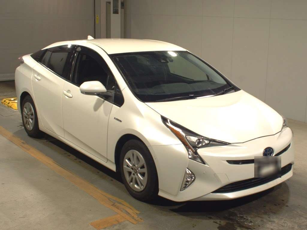 2017 Toyota Prius ZVW50[2]