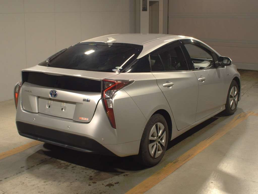 2017 Toyota Prius ZVW51[1]