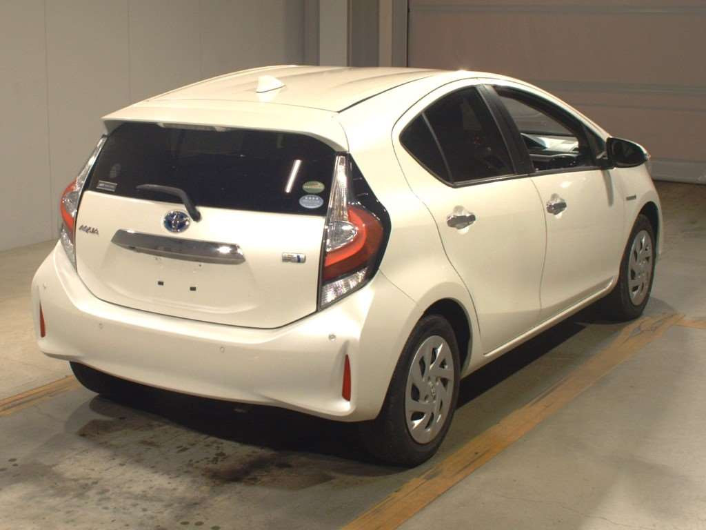 2019 Toyota Aqua NHP10[1]