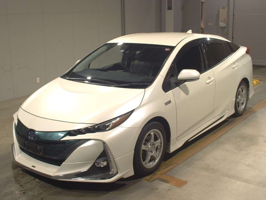 2017 Toyota Prius PHV ZVW52[0]