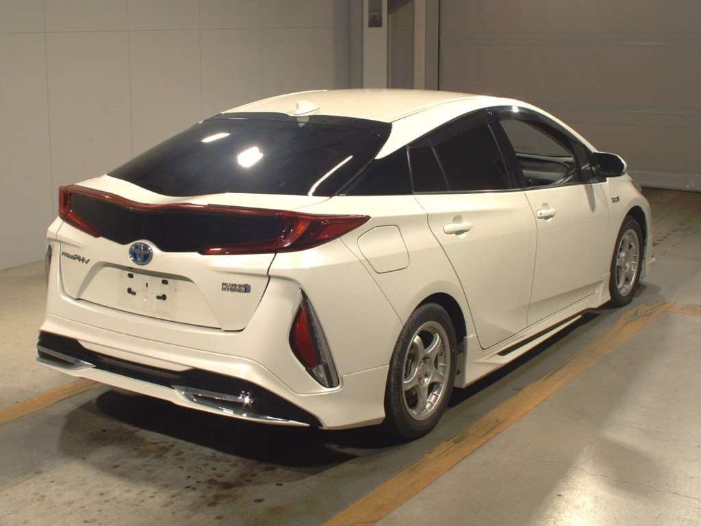 2017 Toyota Prius PHV ZVW52[1]