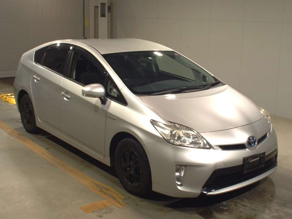 2015 Toyota Prius ZVW30[2]