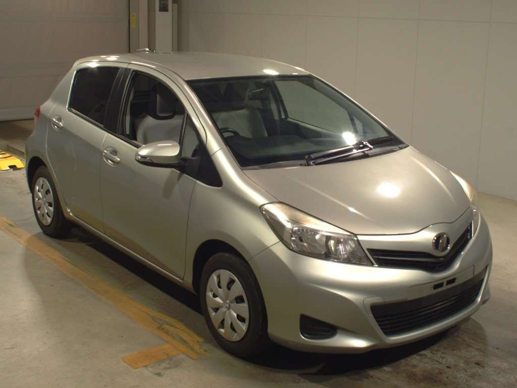 2011 Toyota Vitz KSP130[2]