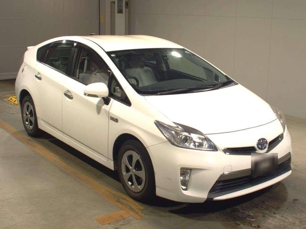 2012 Toyota Prius PHV ZVW35[2]