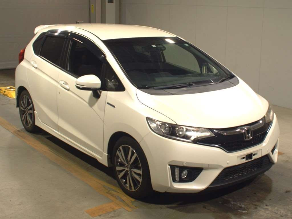 2016 Honda Fit Hybrid GP5[2]