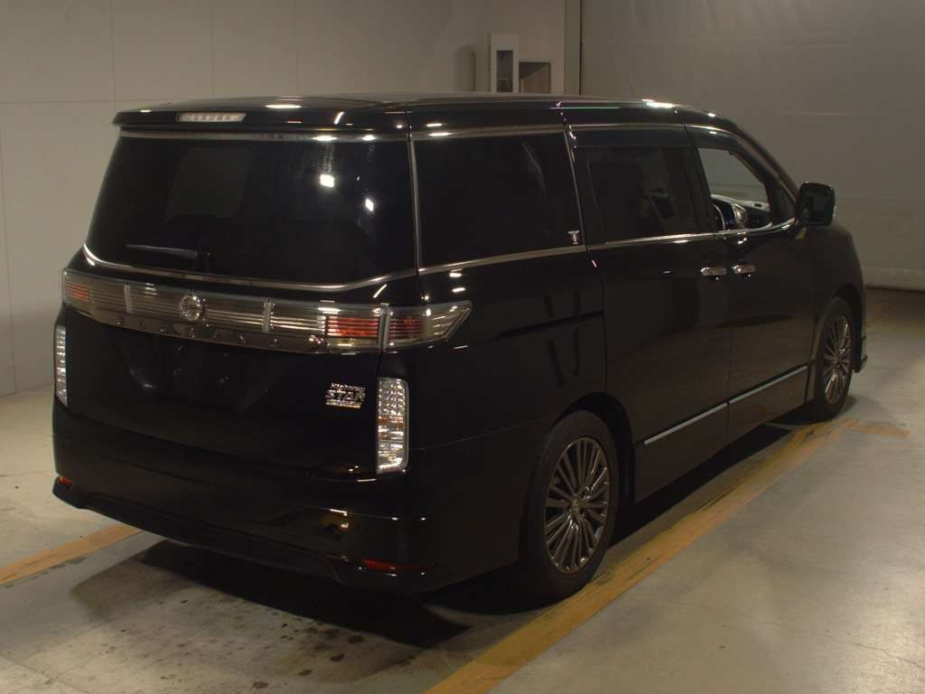 2017 Nissan Elgrand TE52[1]