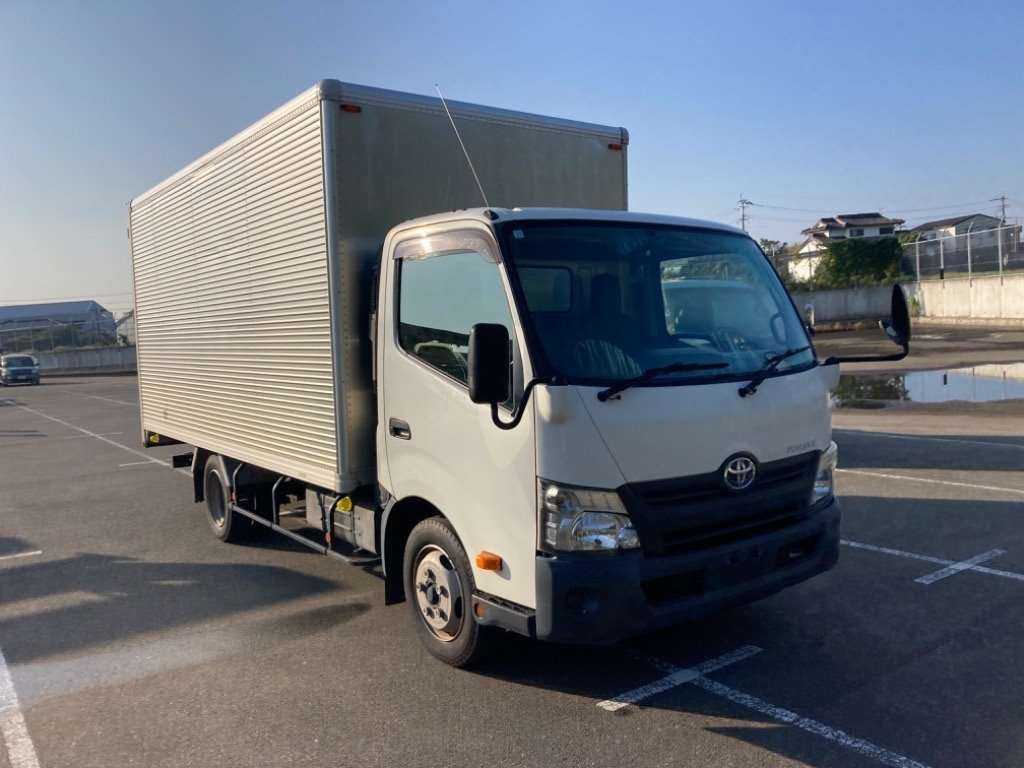 2015 Toyota Toyoace Truck XZU710[2]