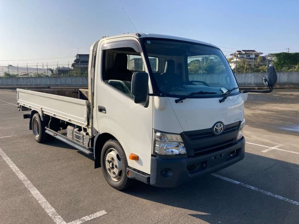 2015 Toyota Dyna Truck XZU710[2]