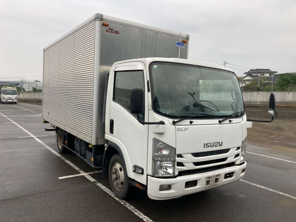 2016 Isuzu Elf Truck NPR85AN[2]