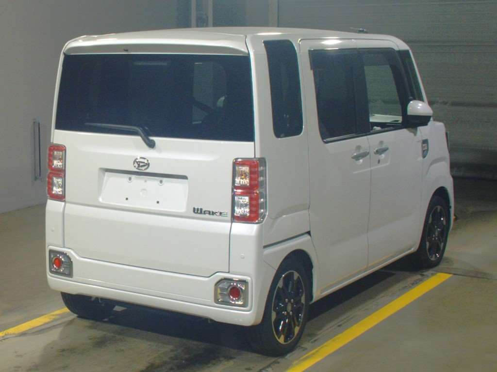 2022 Daihatsu Wake LA700S[1]